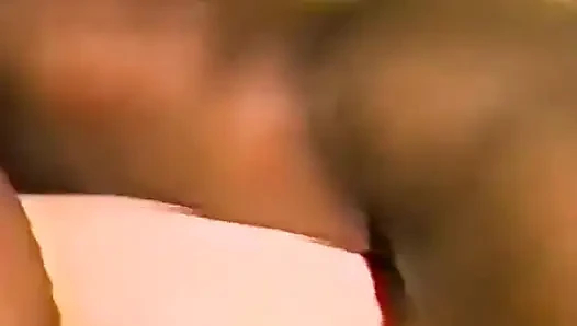 Küçük memeli esmer erkeğinden iki kez boşalıyor