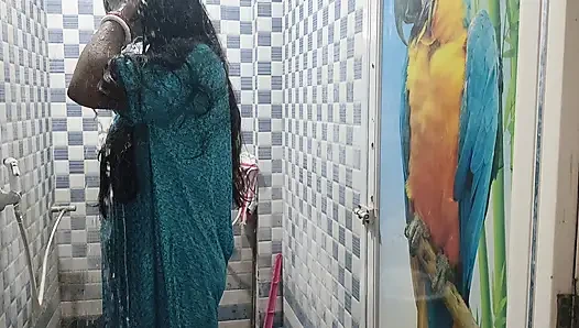 Pertunjukan kamar mandi bhabi desa hot