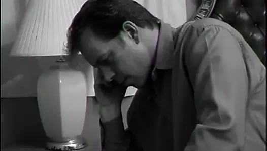 İki genç üniversiteli kız seks yapmayı öğreniyor