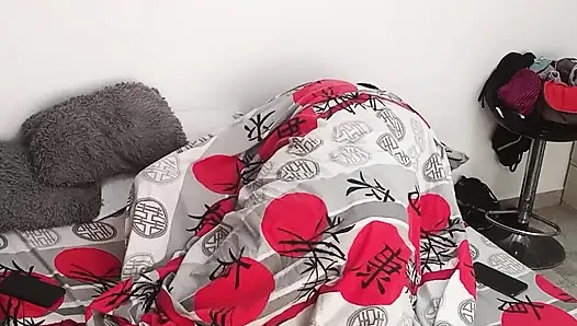 Horny stepdaughter can't stand it and asks her stepdad to fill her pussy