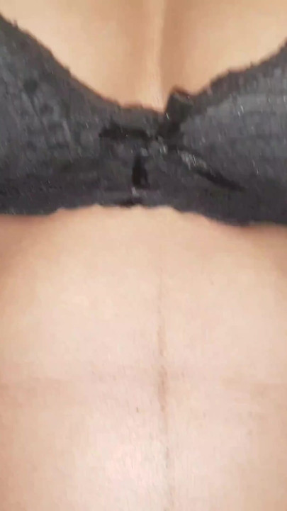 Nezaboravan trenutak iz filma "Polusestra Počinje Masturbirati Svog Polubrata, Cijeli Video"