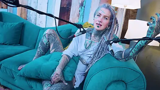 Ich spreche über H - Glück - ASMR podcast SFW spricht goth dünnes mädchen dreadlocks tattoo-modell inked mädchen