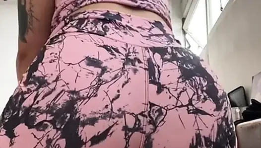 Neighbor at home I went to the bedroom to play a crab