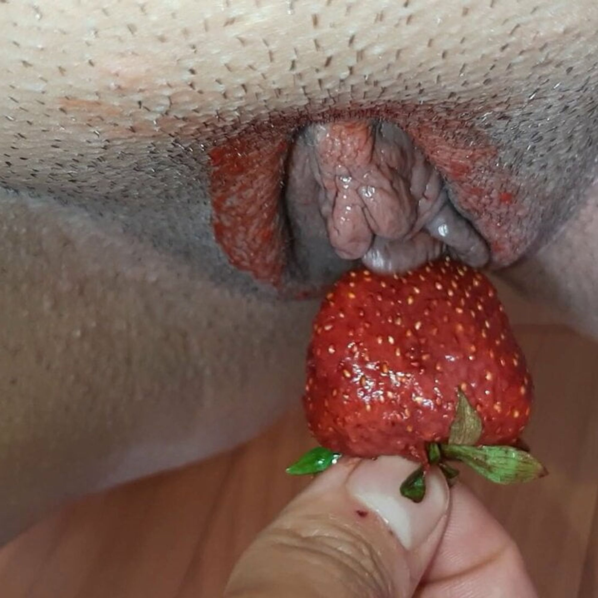 Video cumming on strawberries : XXX Fruit - 72 nude photo 