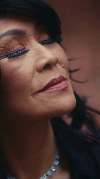 VIP4K. Zrela susjeda želi se zabaviti! | Isječak 1