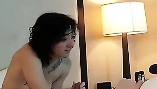 Süper seksi minyon dövmeli genç kız yarak emiyor - derleme 2