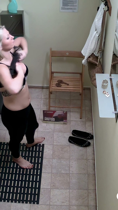 Solarium checo 155: tetona rubia milf se masturba en solarium