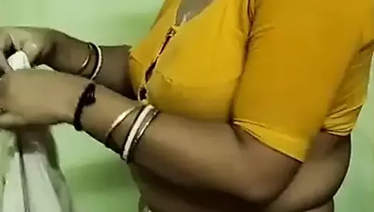 Une robe boudi bengalie se change enregistrée par son mari 1