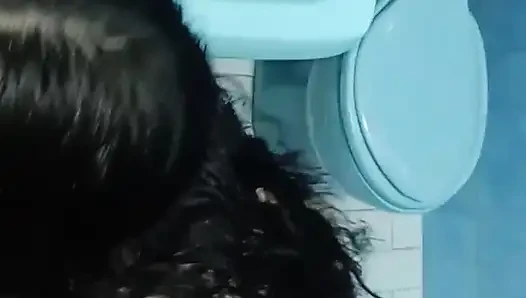 Üvey babam beni fetiş banyosunda yalnız yapıyor