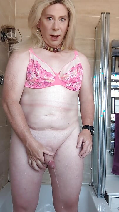 Nikki Takes a Big Piss in Her Pantyhose