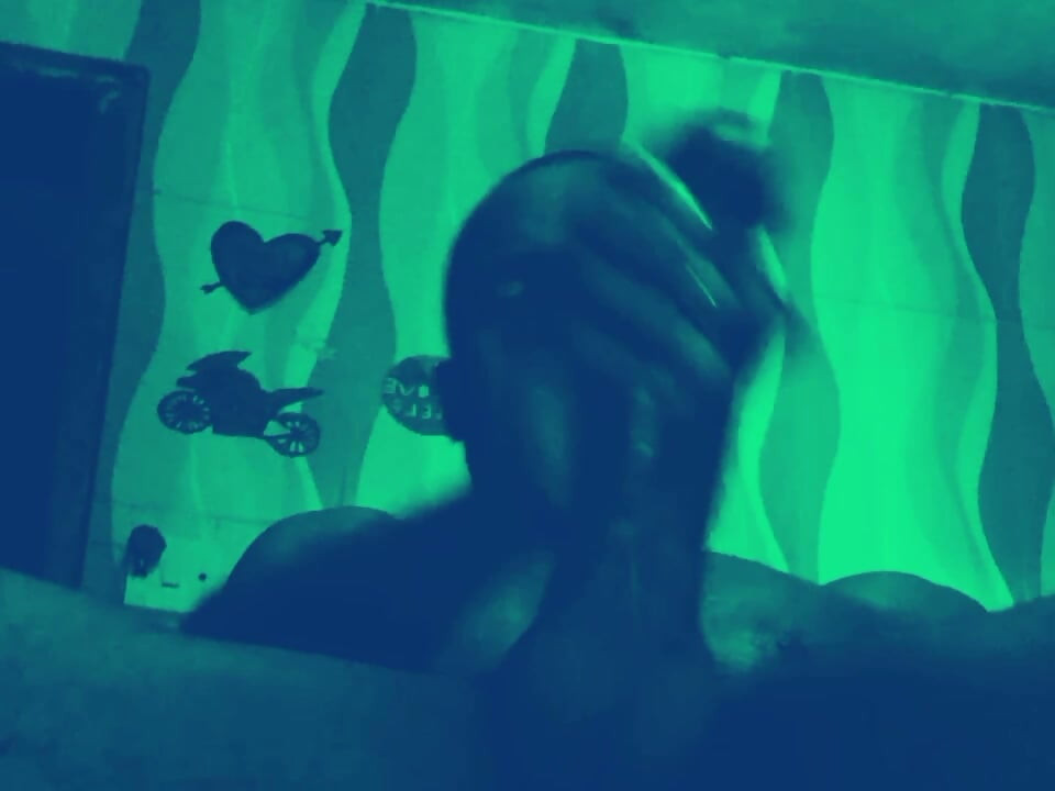 Black_glim într-un video color