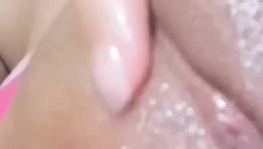 Wanita Kolombia lagi asik muasin dirinya sendiri dengan nikmat