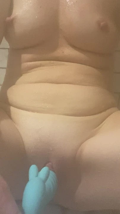 wife fucks herself in shower