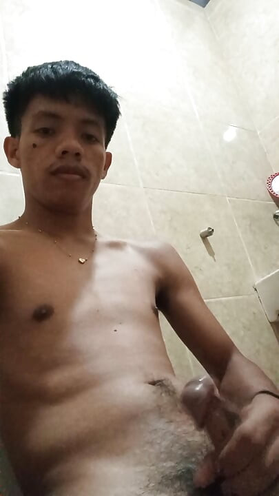 Jameson’s Steamy Solo Shower Wank & Explosive Cumshot