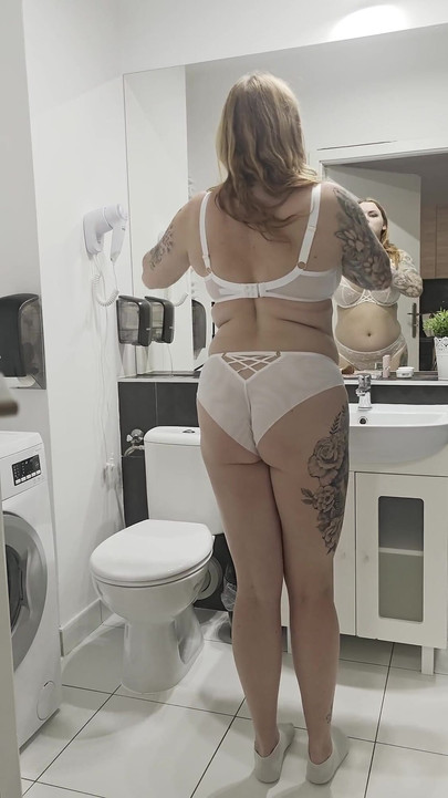 Mommy Changes Her Underwear and Then Goes to Pee.