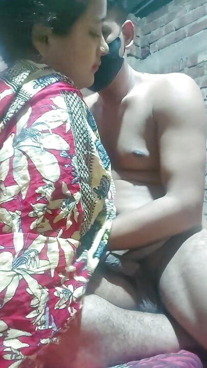 Tight Bhabhi in Saree Hard by Devar in Hindi