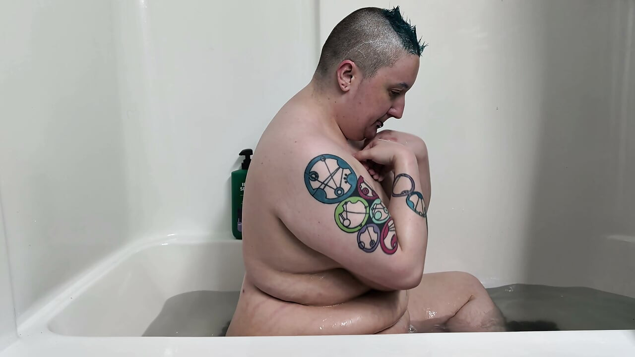 Get ready with Keeno666 while I take a bath