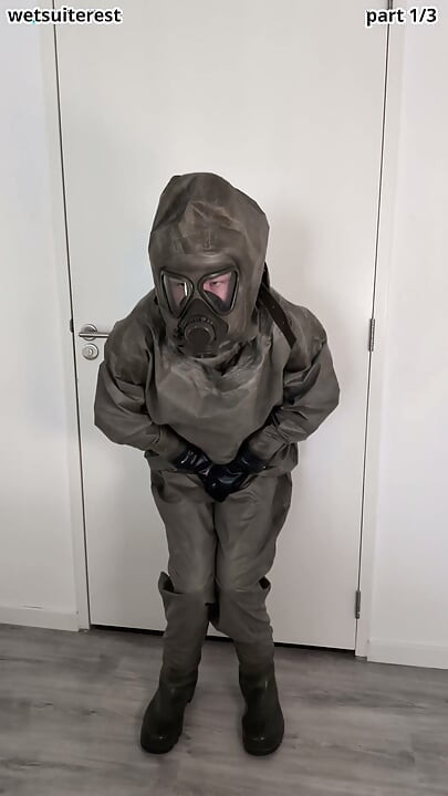 Zodiac Zodiak ağır kauçuk hazmat kıyafetini plastik pantolon ve gaz maskesi üzerine giyme