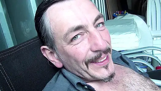 Сексуальную пухлую блондинку сняли и анально трахнули на улице