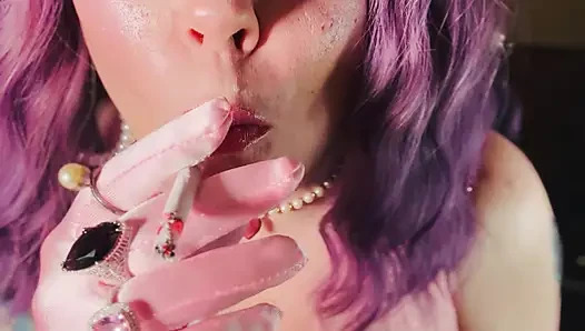 Симпатичная Tina Snua кончик к хвостам 2 сигареты с множеством дымовых колец в атласных перчатках и ювелирных изделиях