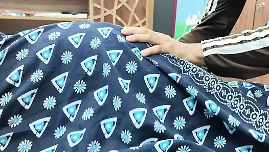 Hintli çiftin ateşli göt öpücüğü ve göt yalama romantizmi
