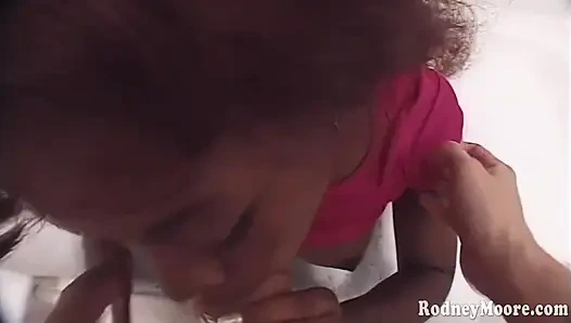 Muka besar di wajah hitam cantik vintage 90-an ebony