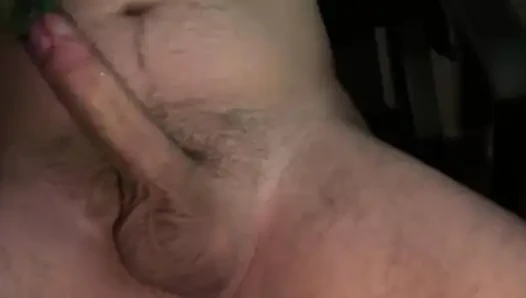 your pov amateur milf miss sweet cheeks shows of her handjob skills & the stroke game is on point !!!