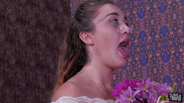 Submissive babe sucking master