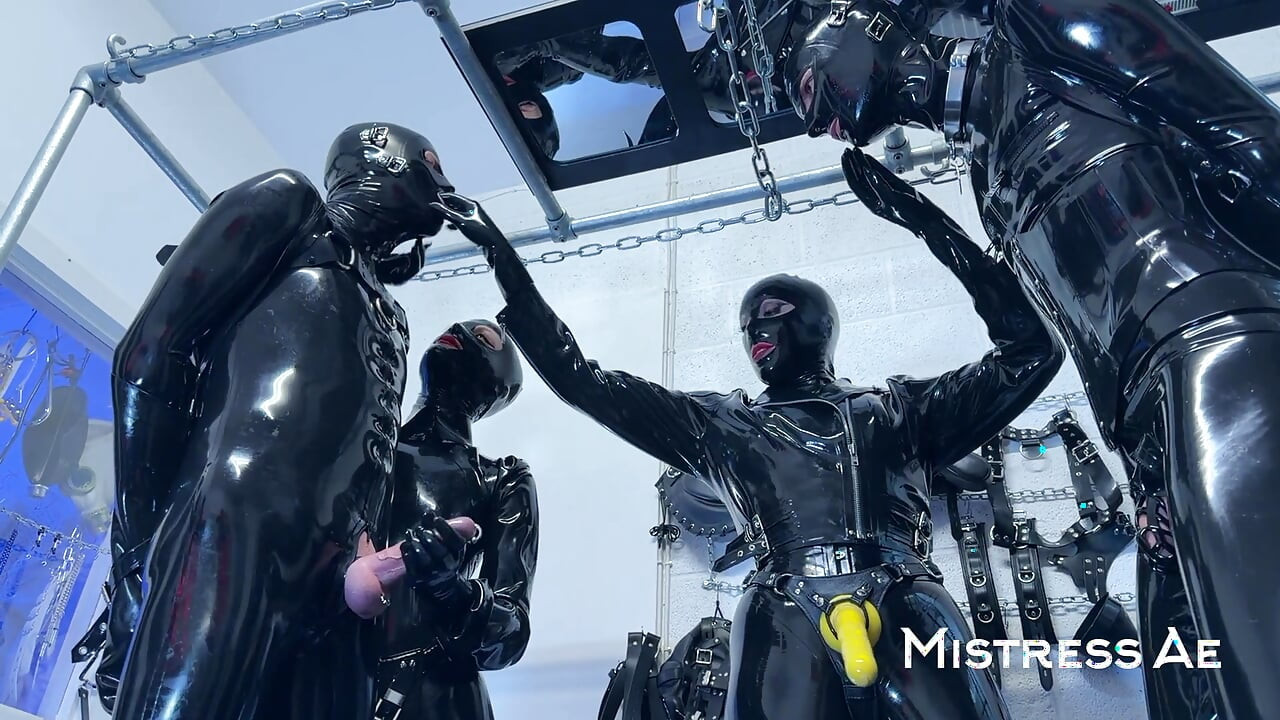 Mistressae & Miss Lilly: Bi-edzés latexben