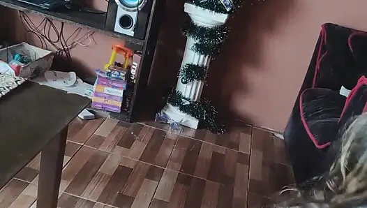 Aku memakai sumbat anal ekor M fox ukuran M fox