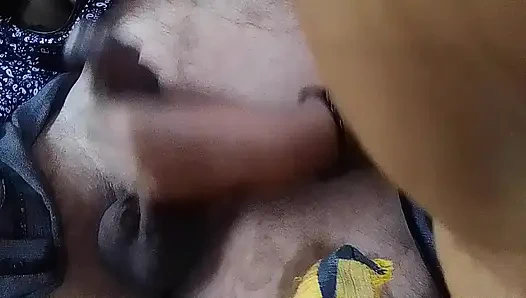 Тамильская деревенская девушка делает массаж пенису своего мужа в ее рот