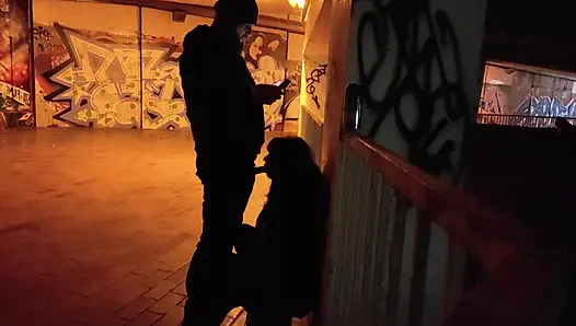 Pelacur terdegradasi di garasi parkir