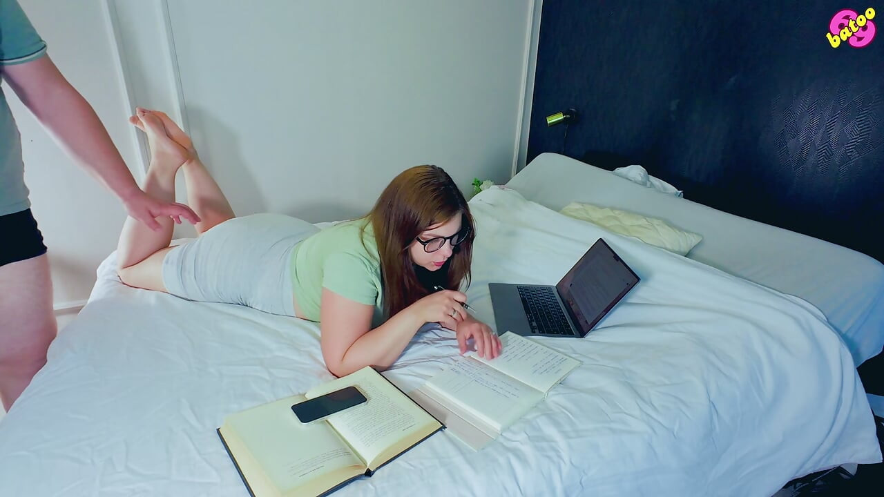 Eu preciso estudar agora, mas você pode usar minha buceta sem uso