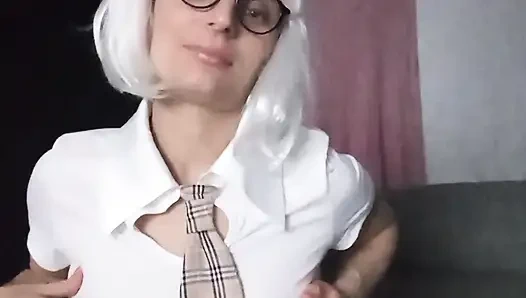 Я трахаю эту маленькую школьницу