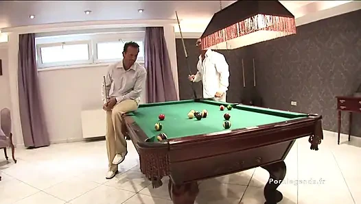 Mandy Bright götünü derinden siktirmeyi seven azgın bir üvey anne