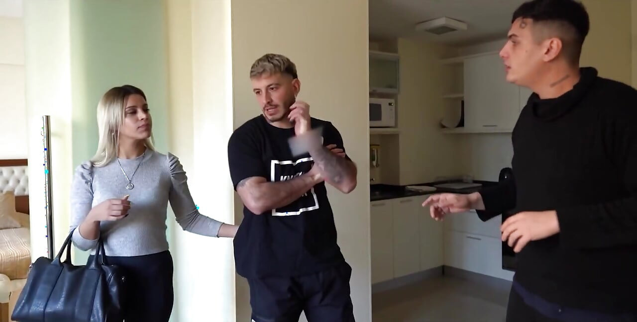 Villa Anderson Likes to Test the Houses with Her Asshole - Anal Creampie