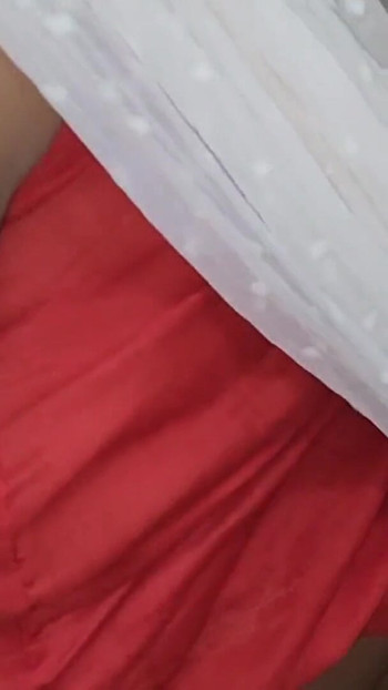 Emotivni trenutak iz "Sestrina prijateljica je tako seksi da je ne mogu prestati jebati"