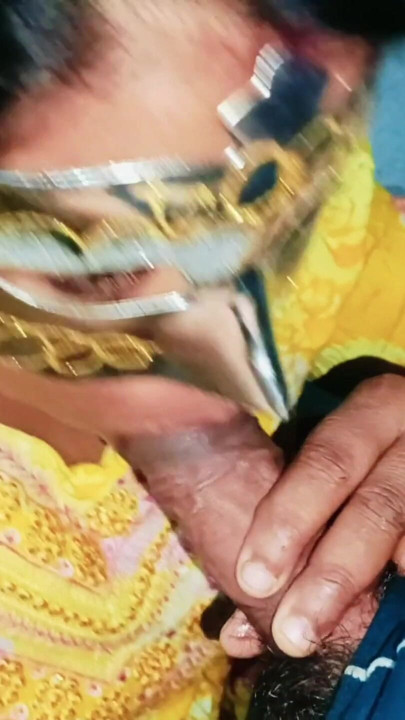 Geile neha bhabhi lutscht nonstop großen schwanz für abspritzen im mund, alles mit schmutziger sprechender hindi-stimme | Clip 1