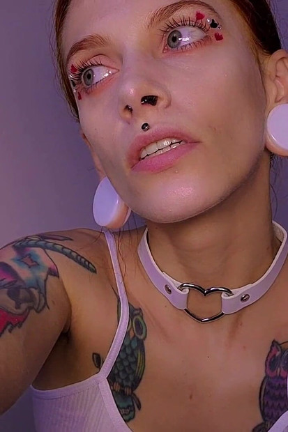 Beautiful Slut Shows off Her Pretty Face