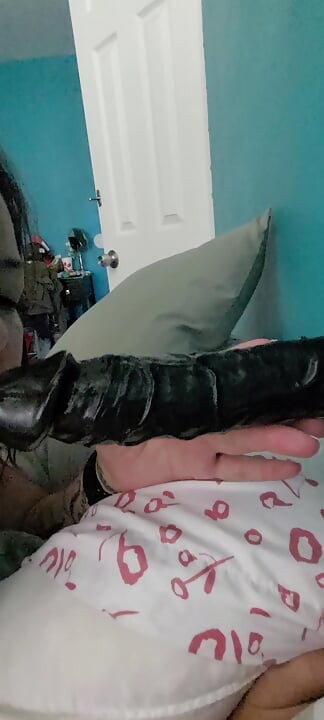 Soția are parte de ejaculare în timp ce suge vibratorul