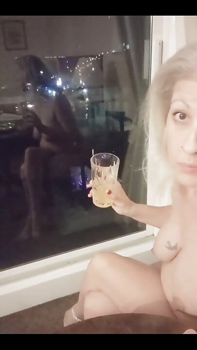 Tratando de ser un poco arty con mi reflexión en la ventana , ¿funcionó