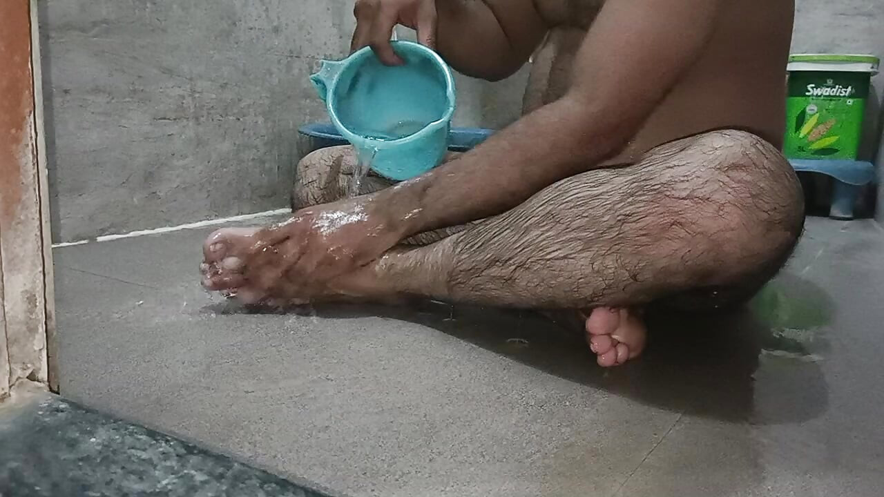 Guys, I love to bathe naked.