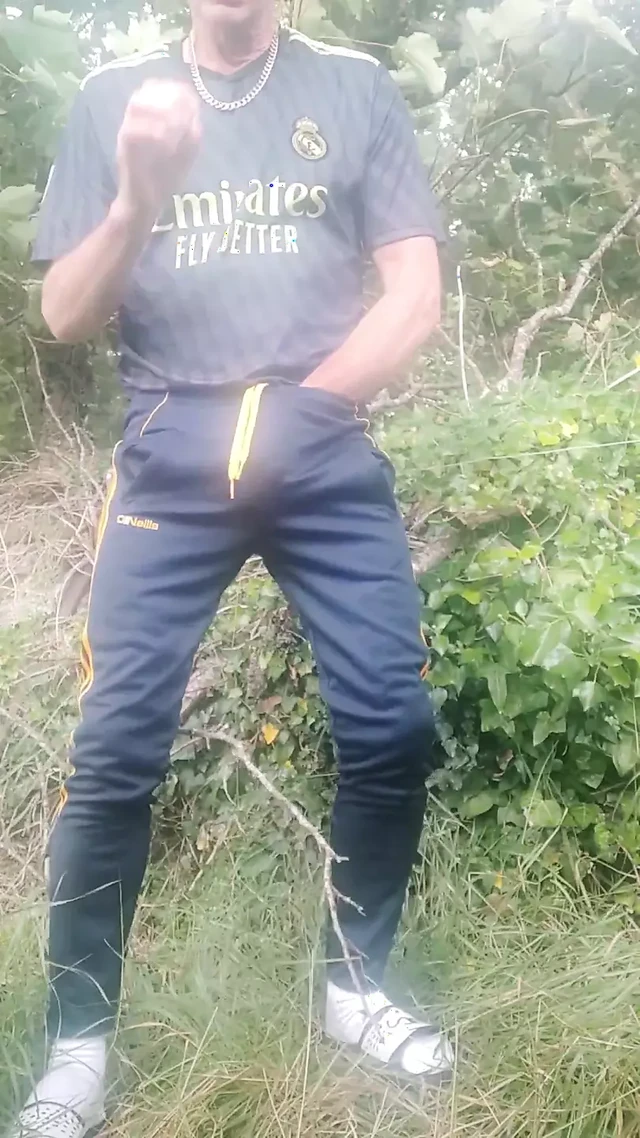 Scallyoscar pissing his O'Neills trackies multiple times and pissing all over in his car too 💦