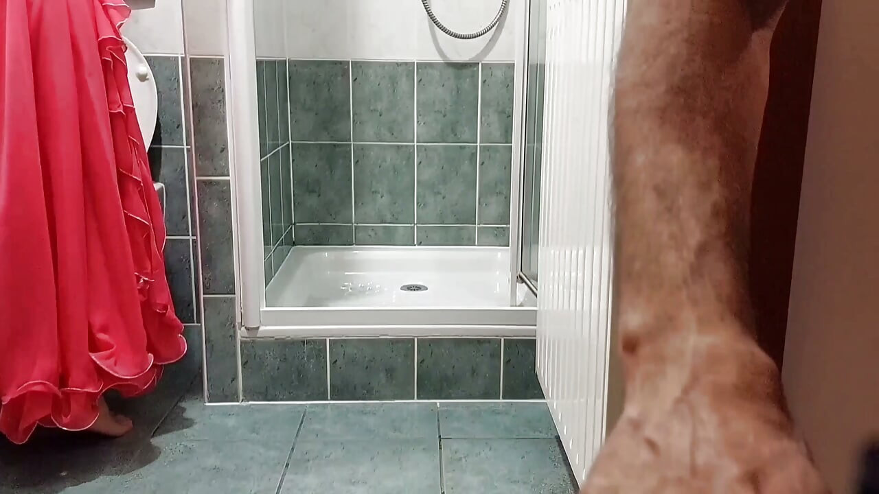 Selena's Slowly Sex Games in Bed and Bathroom