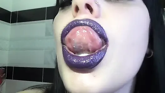 Фиолетовые блестящие губы! Поцелуи и фетиши с утиным лицом!!