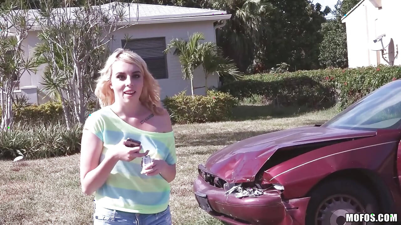 Stranded Teens - Blonde's Juicy Booty Bounces