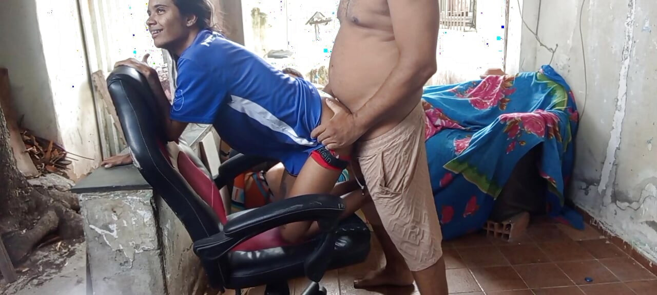 Botando no cu da Jasmine Santanna enquanto sua prima sapatinha nos assistir