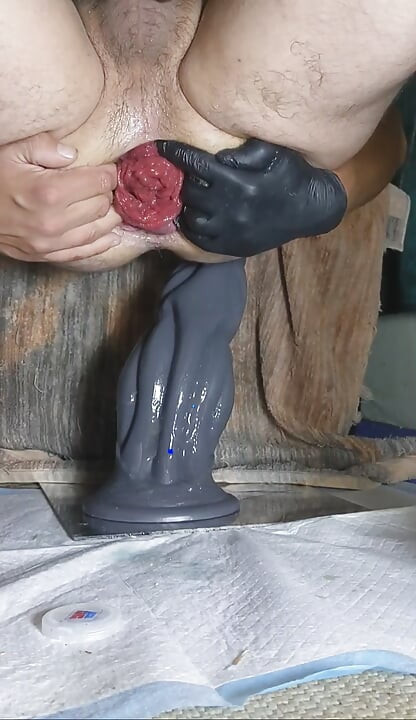 Fucking huge toy and showing my rose