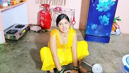 Kadın terziyi evine çağırıyor ve adam ölçüler aldı ve onunla seks yaptı.