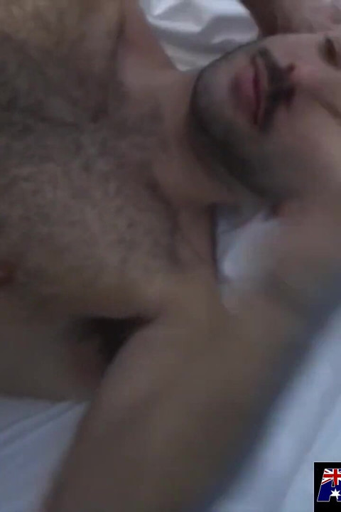 Aussie Bottom lewis ohne gummi von geilem Mason gefickt
